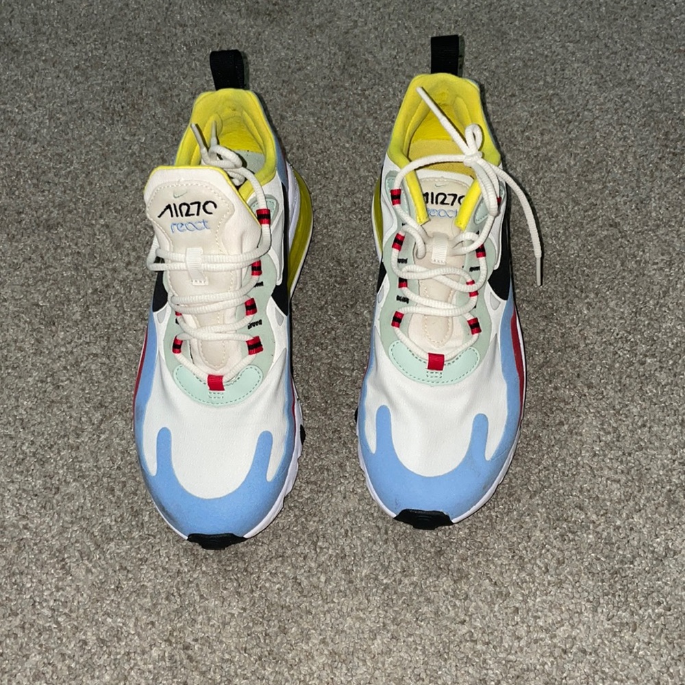 Nike  WOMENS 7.5 MENS 6 BASICALLY NEW